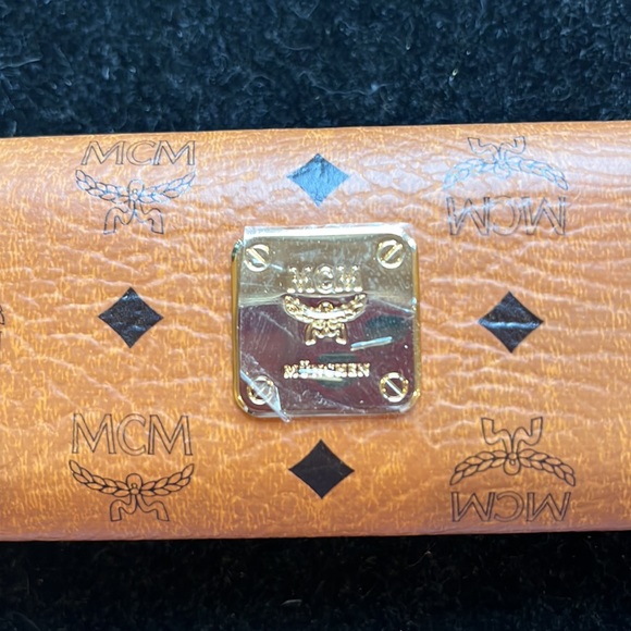 MCM - Picture 6 of 6